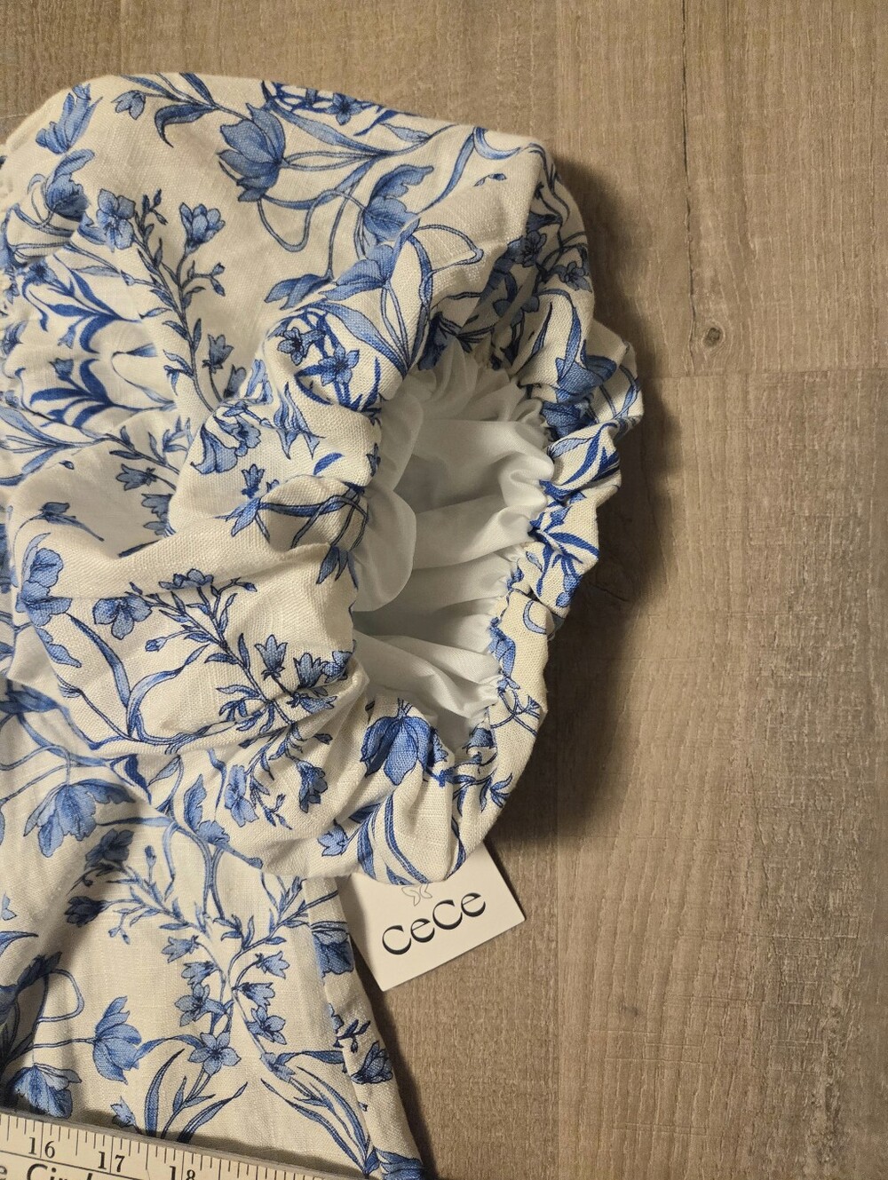NWT CeCe Blue & White Bubble Sleeve Top Toile Floral Linen Blend Medium (F30) - Picture 9 of 9